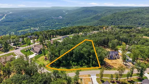 1402 Bent Hickory Rd, Signal Mountain, TN 37377