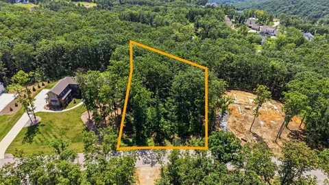 8354 Bear Paw Trl, Signal Mountain, TN 37377