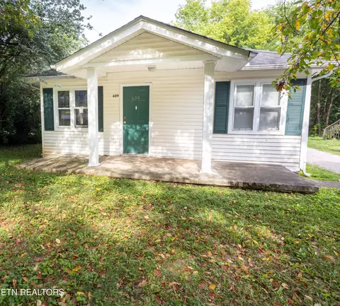 609 W Inskip Dr, Knoxville, TN 37912