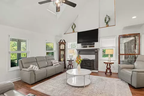 Living - 5833 Highway 76 E, Springfield, TN 37172 photo 1 of 1