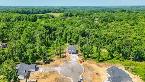 216 Crepe Myrtle Dr, Dickson, TN 37055