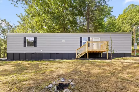 319 Scratch Ankle Rd, Trenton, GA 30752