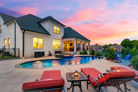 1012 Keeneland Dr, Gallatin, TN 37066