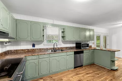 Kitchen - 306 Cedarview Dr, Dickson, TN 37055 photo 3 of 5
