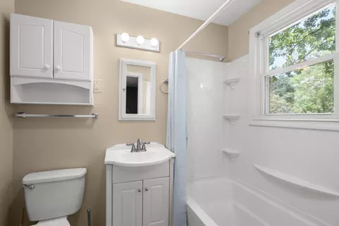 Bath - 306 Cedarview Dr, Dickson, TN 37055 photo 2 of 2