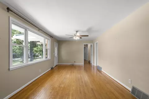 Living - 306 Cedarview Dr, Dickson, TN 37055 photo 5 of 6