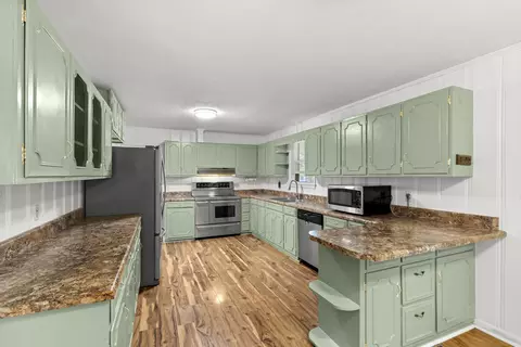 Kitchen - 306 Cedarview Dr, Dickson, TN 37055 photo 2 of 5