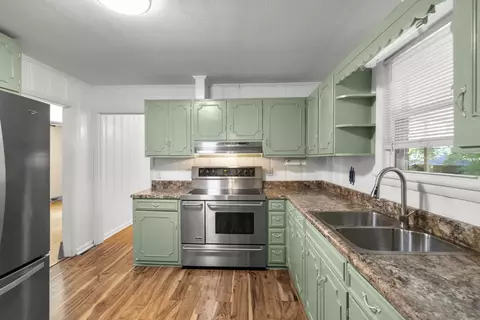 Kitchen - 306 Cedarview Dr, Dickson, TN 37055 photo 4 of 5