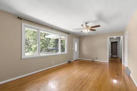 Living - 306 Cedarview Dr, Dickson, TN 37055 photo 6 of 6