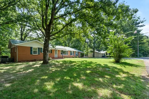 Exterior - 306 Cedarview Dr, Dickson, TN 37055 photo 5 of 13
