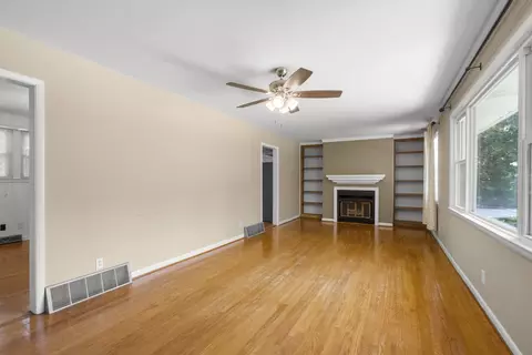 Living - 306 Cedarview Dr, Dickson, TN 37055 photo 1 of 6