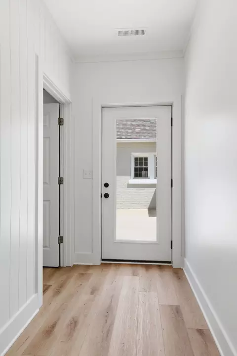 Entry Way - 404 Murrell St, Dickson, TN 37055 photo 6 of 7