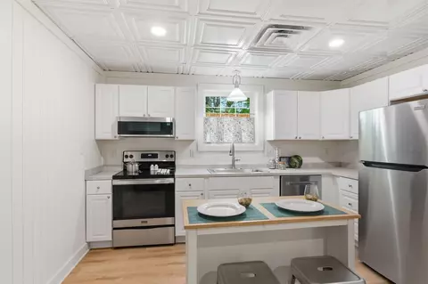 Kitchen - 404 Murrell St, Dickson, TN 37055 photo 6 of 7