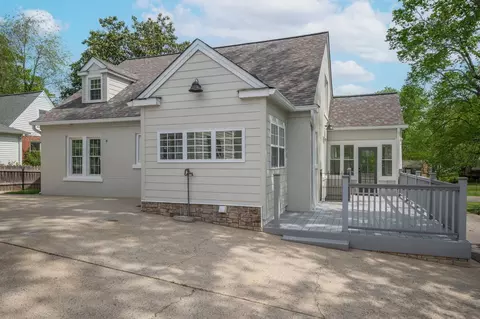 Exterior - 404 Murrell St, Dickson, TN 37055 photo 7 of 13