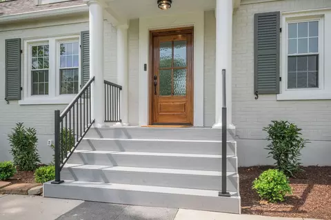 Exterior - 404 Murrell St, Dickson, TN 37055 photo 6 of 13