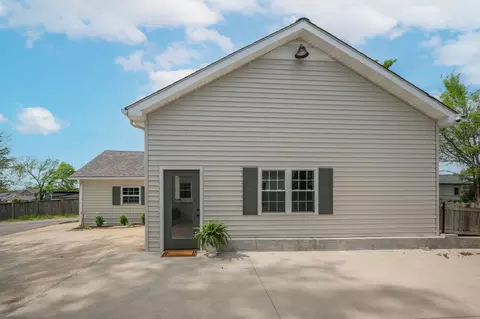 Exterior - 404 Murrell St, Dickson, TN 37055 photo 11 of 13