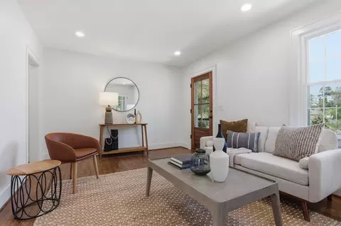 Entry Way - 404 Murrell St, Dickson, TN 37055 photo 3 of 7