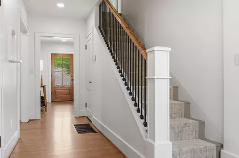 Entry Way - 404 Murrell St, Dickson, TN 37055 photo 5 of 7
