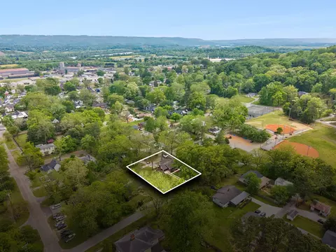411 Pine Ave, South Pittsburg, TN 37380