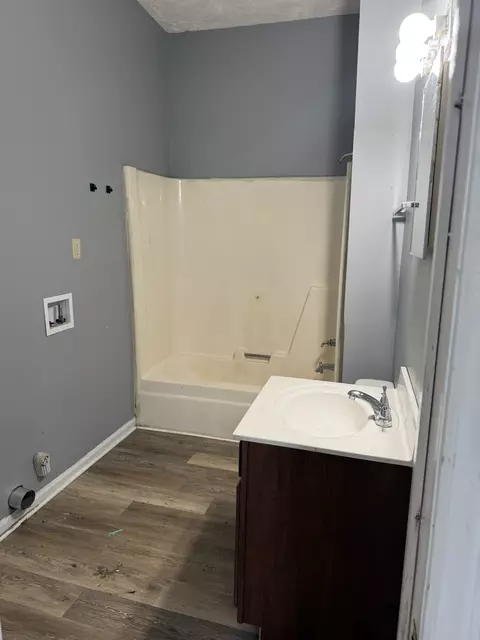Bath - 429 Forrest St, Murfreesboro, TN 37130 photo 1 of 1