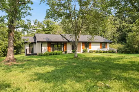 2498 Center Point Rd, Hendersonville, TN 37075
