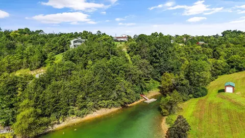 2064 Kerr Rd, Sevierville, TN 37876