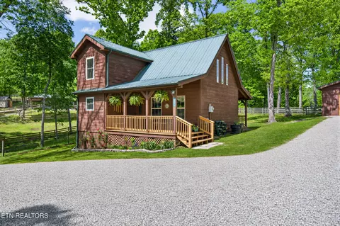 512 Spruce Creek Dr, Jamestown, TN 38556
