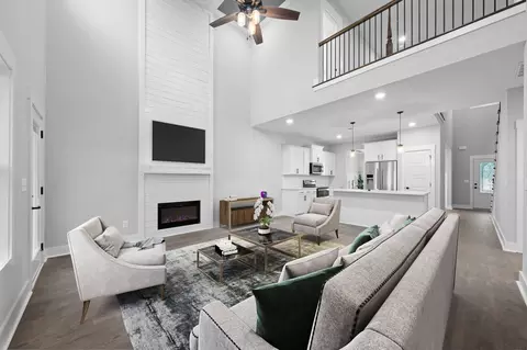 186 Aspen Pine Dr, Clarksville, TN 37043