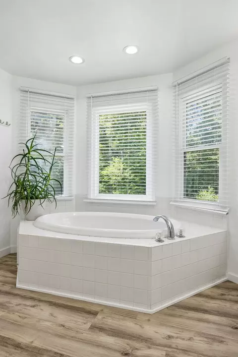 Bath - 2300 Lee Rd, Spring Hill, TN 37174 photo 5 of 10