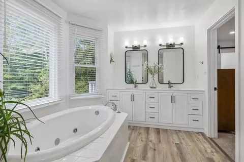 Bath - 2300 Lee Rd, Spring Hill, TN 37174 photo 8 of 10