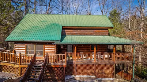 2955 Raven Fork Cir, Sevierville, TN 37876
