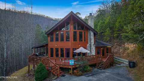 2737 Pine Crest Ln, Sevierville, TN 37862