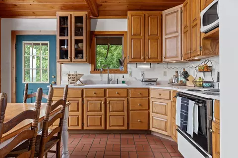 Kitchen - 1434 Window Rock Rd, Dunlap, TN 37327 photo 2 of 4
