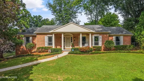 9632 Briarwood Dr, Knoxville, TN 37923