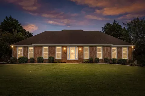 306 Shadow Walk Dr, Chattanooga, TN 37421