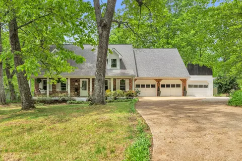 1807 Angel Ln, Signal Mountain, TN 37377
