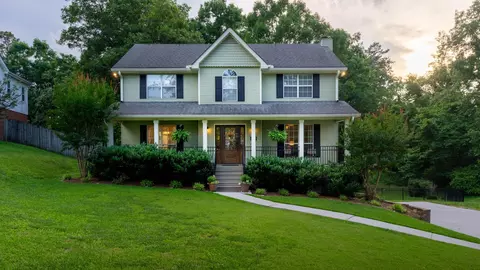 2034 Port Royal Dr, Soddy Daisy, TN 37379