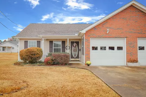 399 Flagstone Dr, Rossville, GA 30741