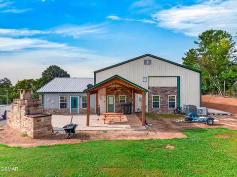 428 Shrader Rd, Dandridge, TN 37725