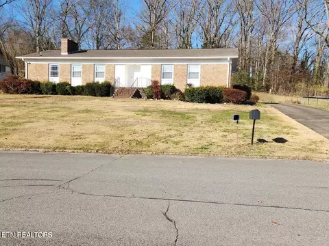 1506 Ridgeway Cir, Athens, TN 37303