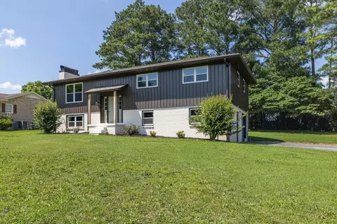 1708 Deer Hollow Dr, Lawrenceburg, TN 38464