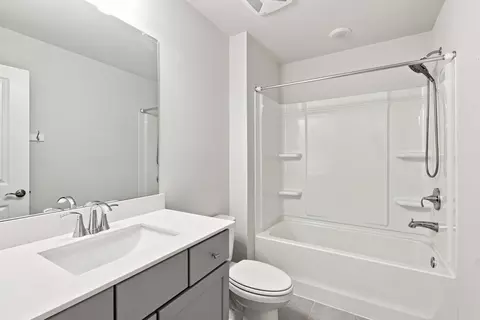 Bath - 2924 Eckersley Dr, Murfreesboro, TN 37128 photo 9 of 10