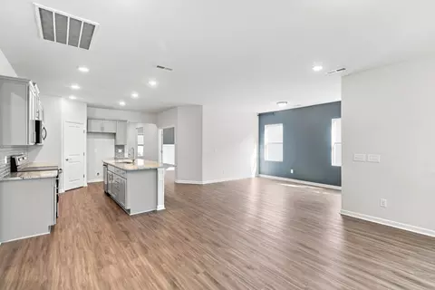 Living - 2924 Eckersley Dr, Murfreesboro, TN 37128 photo 4 of 7