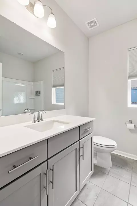 Bath - 2924 Eckersley Dr, Murfreesboro, TN 37128 photo 8 of 10