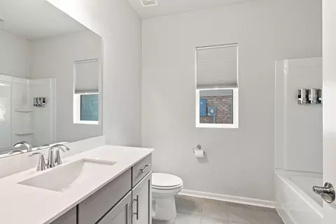 Bath - 2924 Eckersley Dr, Murfreesboro, TN 37128 photo 7 of 10