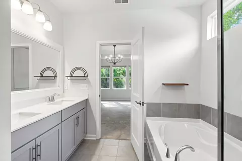 Bath - 2924 Eckersley Dr, Murfreesboro, TN 37128 photo 6 of 10