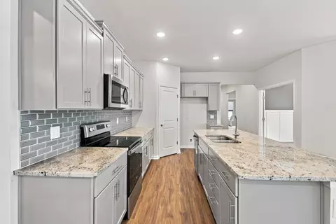 Kitchen - 2924 Eckersley Dr, Murfreesboro, TN 37128 photo 5 of 7