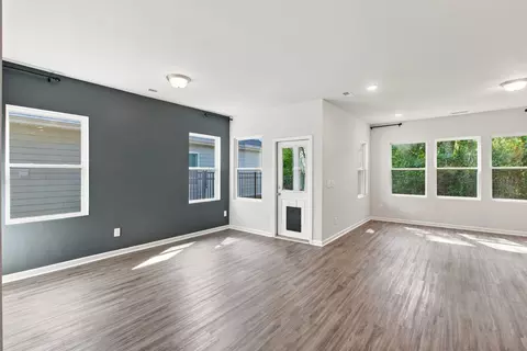 Living - 2924 Eckersley Dr, Murfreesboro, TN 37128 photo 6 of 7