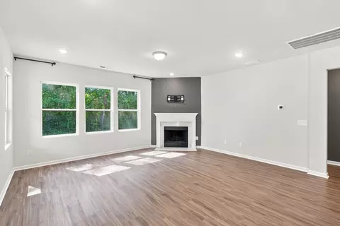 Living - 2924 Eckersley Dr, Murfreesboro, TN 37128 photo 2 of 7