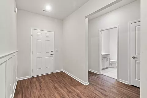 Entry Way - 2924 Eckersley Dr, Murfreesboro, TN 37128 photo 2 of 4